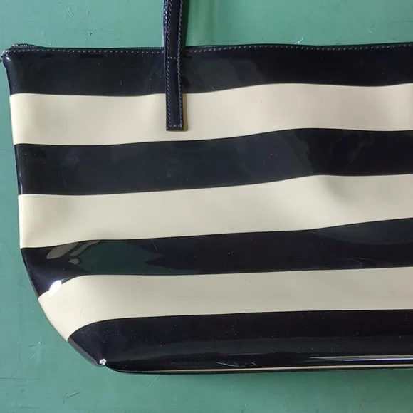 KATE SPADE BLACK & BEIGE PATENT LEATHER BAG - Picture 16 of 16